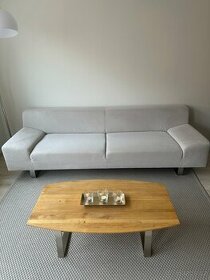 Třímístná pohovka