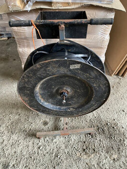 PRODÁM STOJAN NA STAHOVACÍ PÁSKU A STAHOVAČKU