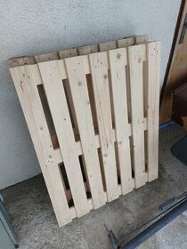 Jednorázové dřevěné palety 108x88 cm jako nové 2 ks