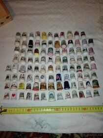 Kolekce porcelánových náprstků s obrázky 99 ks