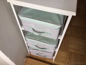 Policovy dil s uloznymi krabicemi
