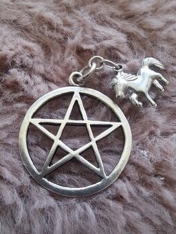 Stříbrný pentagram