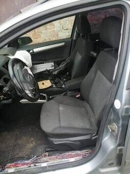 Opel Astra H náhradní díly