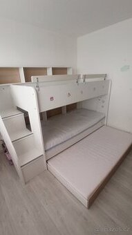 Patrová postel s výsuvným třetím lůžkem,vč.matrací