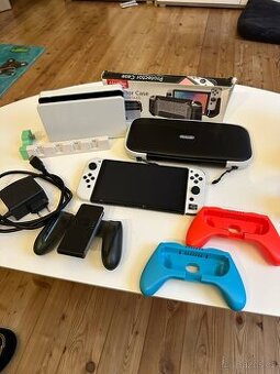Nintendo switch OLED + bohaté příslušenství TOP STAV