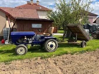 Malotraktor s vlečkou