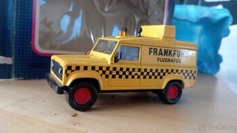 Matchbox superkings K144 Frankfurt Flughafen Land rover 110 - 1