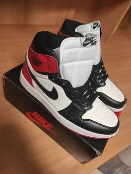 Jordan 1 Retro High "Satin Black Toe"