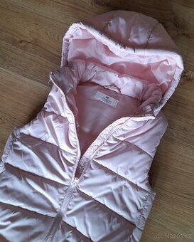 Vatovaná vesta s kapucí H&M, vel. 110/116