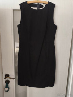 Společenské pouzdrové šaty