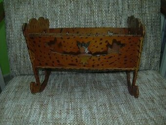 Dřevěná retro kolébka