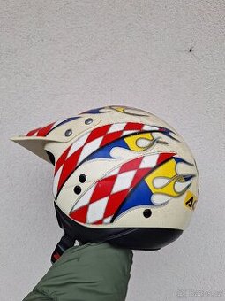 Retro motocyklová helma