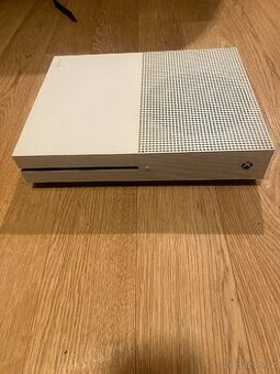 Xbox one S 1TB bez ovladače