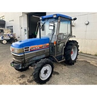 Malotraktor Iseki s kabinou