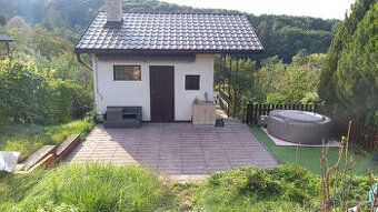 Zděná chata se zahradou, terasou a parkováním přímo ve Zlíně