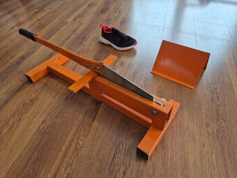 Řezačka na plovoucí podlahy. Křižanov