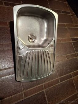 Nerezový dřez Franke s odkapávačem