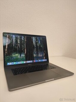 MacBook Pro 15" 2018 | i7 • 16GB • 256GB SSD