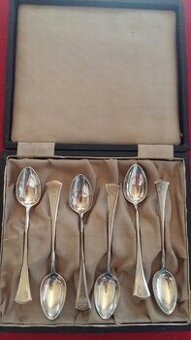 Stříbrné lžičky s monogramem KM (MK)