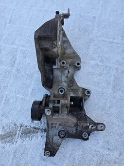 03L903143Q držak čerpadla, alternátoru 1.6Tdi/2.0Tdi