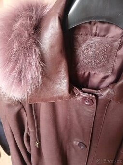 Kožená bunda s kapucí