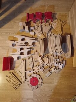 Dřevěné koleje, vláčky, doplňky