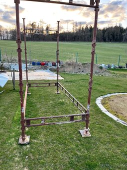 K zapůjčení HAKI a trubkové lešení