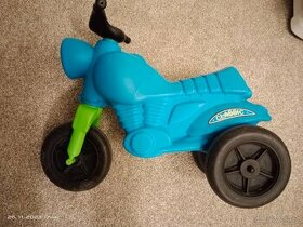 Modrá dětská motorka