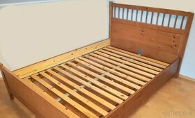 Prodám rám postele Hemnes IKEA 200x180 s dřevěným roštem - 1