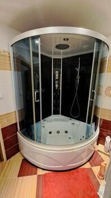 Hydromasážní sprchový box s parní saunou a tryskama ve vaně