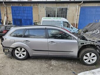 Subaru Outback  2.0 Universal 2010