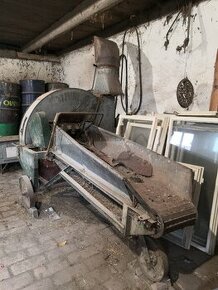 Řezačka na zelenou nebo suchou píci. (Tráva, seno). - 1