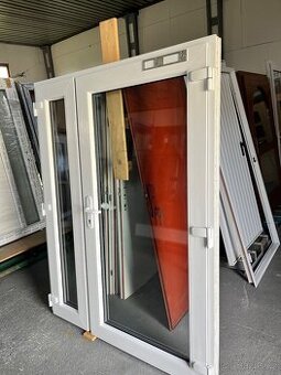 VCHODOVÉ PLASTOVÉ DVOUKŘÍDLÉ DVEŘE 157x204-PLZEŇ