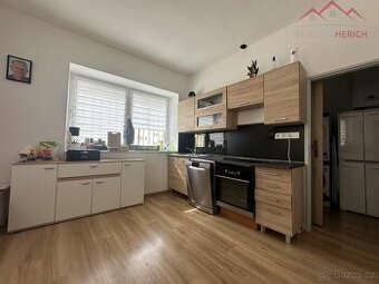 Pronájem bytu 2+1 (62 m2) nám. 1. Máje, Chomutov - 1