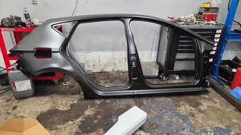 Celý bok - bočnice Seat Leon 5F (Cupra 280) 5F4809606B