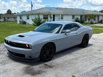 Dodge Challenger R/T 5.7 Hemi