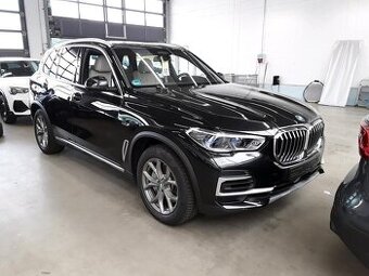BMW X5 45e xDrive 3.0 290kW 4X4 X-Line / Vzduch / 2x ALU 19