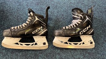 BAZAR - HRÁČSKÉ HOKEJOVÉ BRUSLE CCM TACKS XF 80 SENIOR
