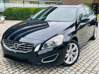 Volvo V60 2.4D5 MANUÁL VÝHŘEV KAMERA TAŽNÉ SERVISKA