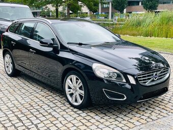 Volvo V60 2.4D5 MANUÁL VÝHŘEV KAMERA TAŽNÉ SERVISKA