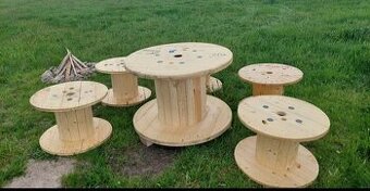 Dřevěné špule, cívky, špulky vhodné na stůl stoly