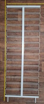 Kovový stojan (žebřík)