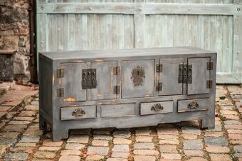 Autentické starožitnosti z venkovského statku – více kusů