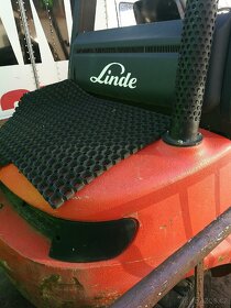 LINDE VYSOKOZDVIŽNÝ VOZIK r.v. 2000 SOUKROMÝ MAJETEK