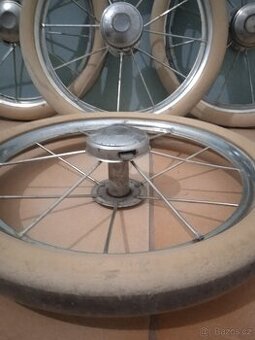 Retro kočárek kolečka