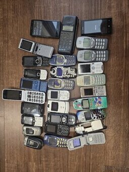 Mix mobilních telefonů 27ks - Ericsson GH198, Siemens CF62..