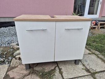 Koupelnová skříňka