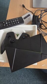 Nvidia Shield TV 2017 + gamepad