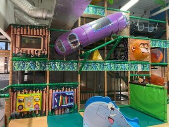 Velké dětské hřiště z obchodního centra