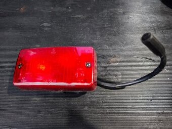 zadní mlhové světlo značky Wesem.